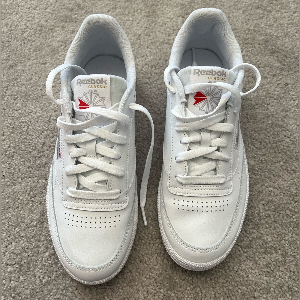 Size 9 Women’s Reebok Classics